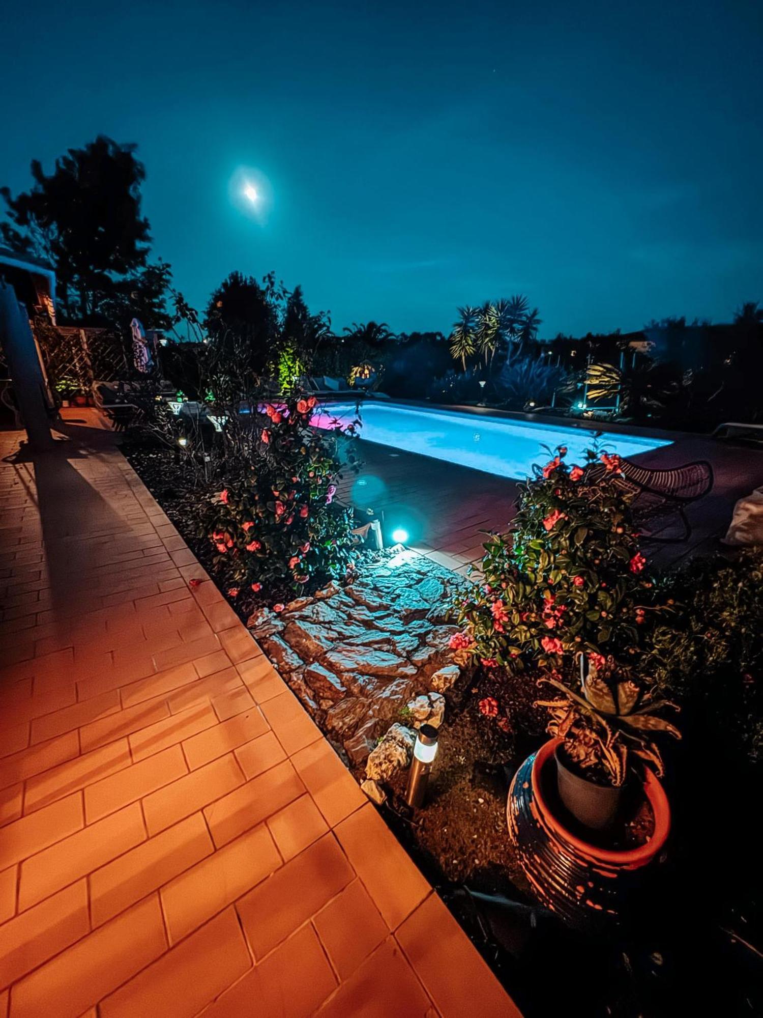 Villa Rubix Luz Esterno foto