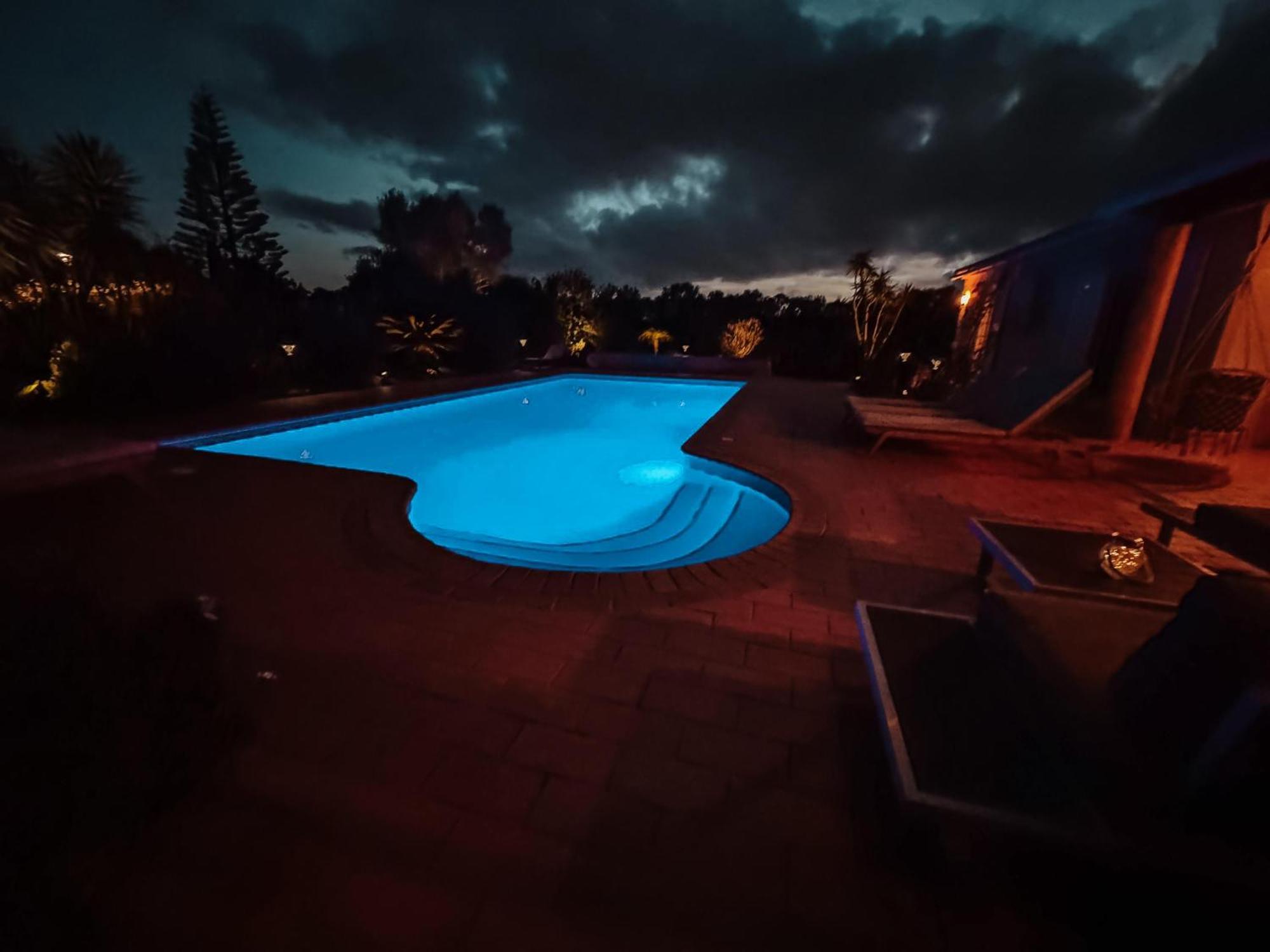 Villa Rubix Luz Esterno foto